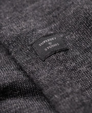 Superdry Pullover in Grau