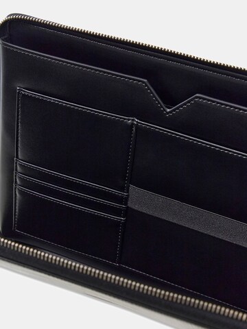 GUESS Wallet 'Milano' in Black