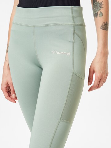 Skinny Pantaloni sport 'Chipo' de la Hummel pe verde