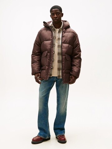 Tommy Jeans Jacke in Braun