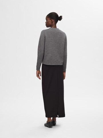 SELECTED FEMME Neuletakki 'Ana' värissä harmaa
