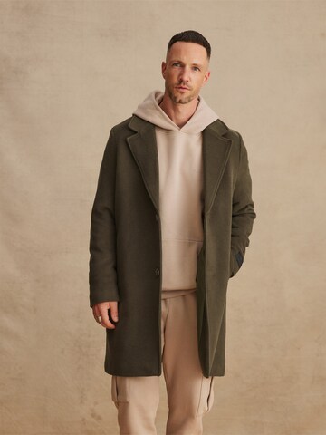 DAN FOX APPAREL Between-Seasons Coat 'Frederik' in Green: front