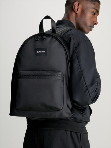 Calvin Klein - Mochila 'ESSENTIAL CAMPUS' em preto