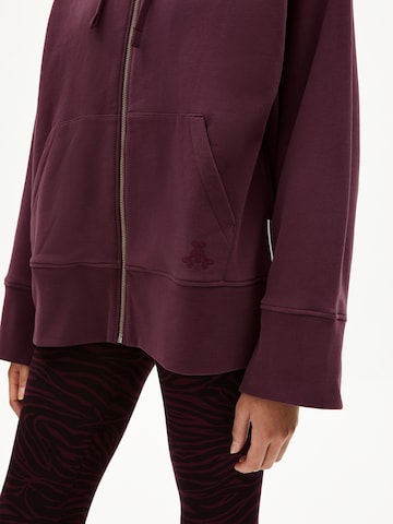 Veste de survêtement 'Talimaa' ARMEDANGELS en rouge