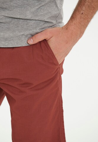 Cruz Regular Shorts 'Gilchrest' in Rot