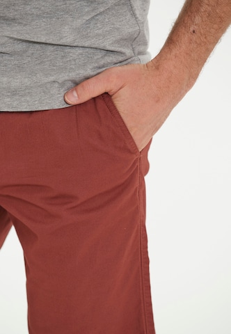 Cruz Regular Shorts 'Gilchrest' in Rot