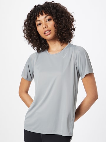 T-shirt fonctionnel 'Race' NIKE en gris : devant