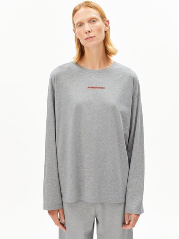 ARMEDANGELS Shirt 'FIETAA SMILE' (GOTS) in Grau: Vorderseite