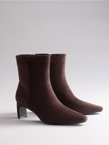 The Set Stiefelette in Braun
