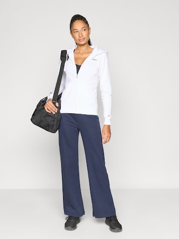 Hanorac de la Champion Authentic Athletic Apparel pe alb