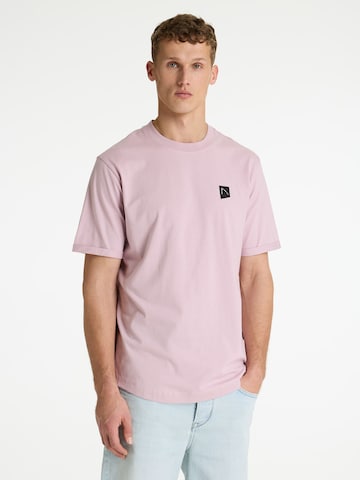 CHASIN' Shirt 'Bro' in Roze: voorkant