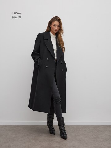 RÆRE by Lorena Rae Mantel in Schwarz