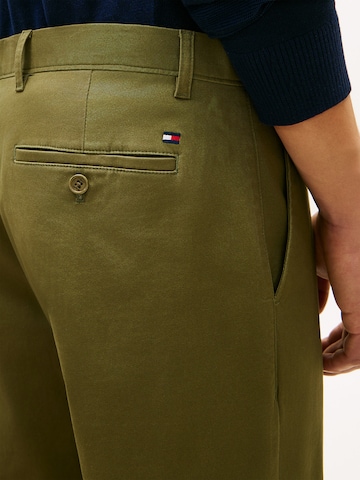 Regular Pantalon chino 'Harlem Essential' TOMMY HILFIGER en vert