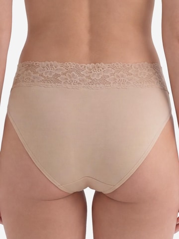 Nina von C. Slip 'Slipboutique' in Beige