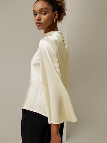 Lilysilk - Blusa en blanco