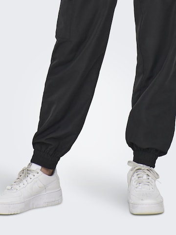 ONLY Tapered Cargo trousers 'Faduma' in Black