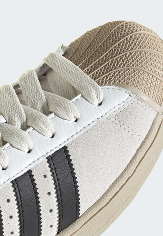 ADIDAS ORIGINALS - Sapatilhas baixas 'Superstar II' em branco