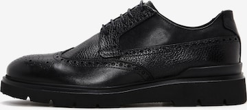 Chaussure à lacets Derimod en noir : devant