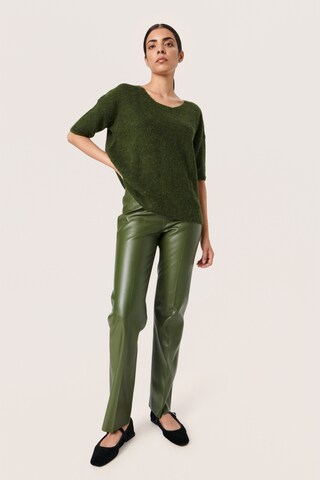 SOAKED IN LUXURY Sweter 'Tuesday' w kolorze zielony