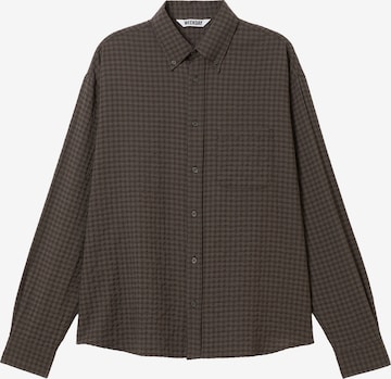 WEEKDAY Comfort Fit Paita värissä ruskea: etupuoli