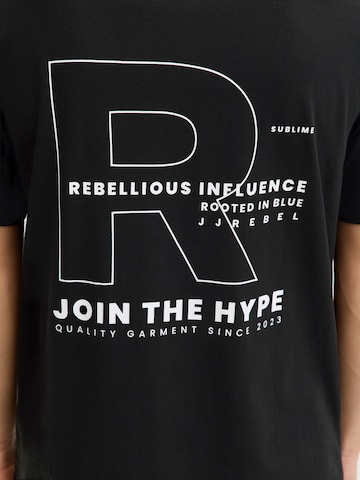 JJ Rebel Тениска 'JREBZAKI' в черно