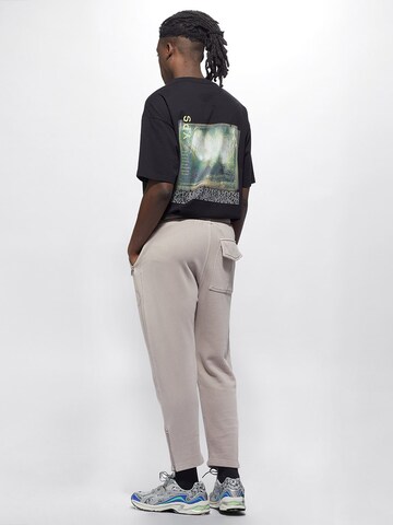 Regular Pantaloni 'Aris' de la Young Poets pe gri