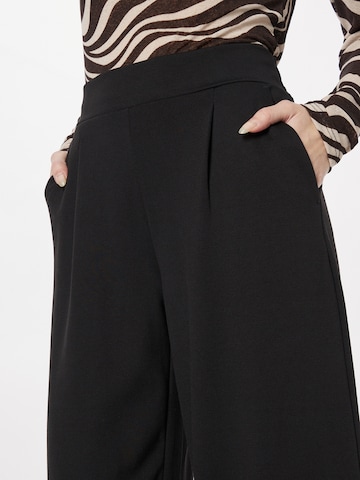 ICHI - Pierna ancha Pantalón plisado 'Kate' en negro