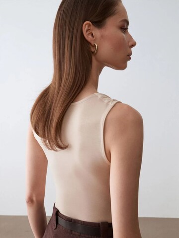 Top di Dilvin in beige