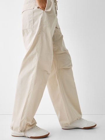 Bershka Широка кройка Панталон в бяло