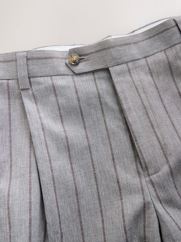 regular Pantaloni con pieghe di Next in grigio