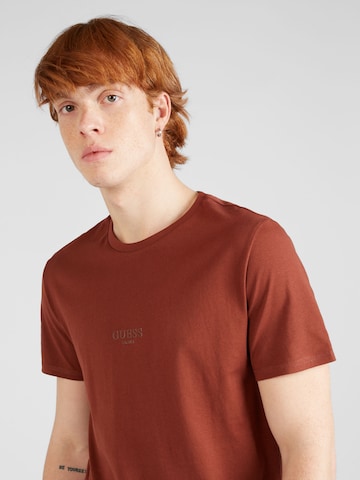 GUESS Koszulka 'AIDY' w kolorze brązowy