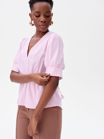 Blue Shadow Blouse in Pink: front