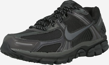 Nike Sportswear Matalavartiset tennarit 'Zoom Vomero 5' värissä musta: etupuoli