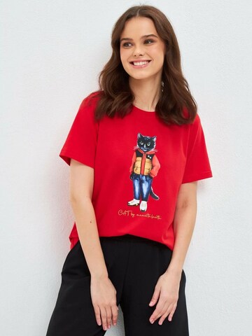 Cat e Lolette Shirt 'Sport Casual Cat'‌‌ in Rot: Vorderseite