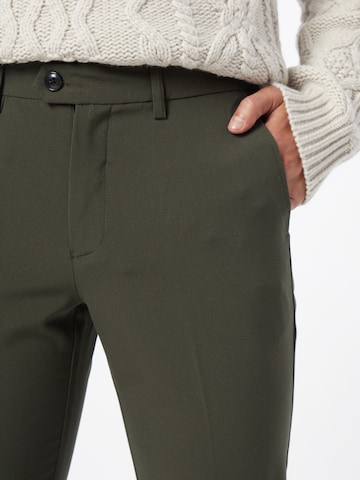 Lindbergh Slim fit Pleated Pants in Green