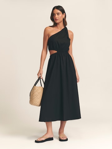 St MRLO Dress in Black: front