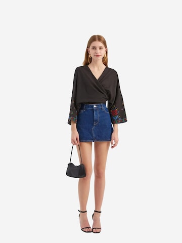 Hiccup Blouse in Black