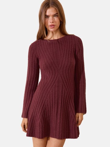 Rochie de la Friends Like These pe roșu: față