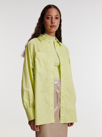 EDITED Blouse 'GIANNI' in Groen: voorkant