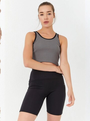 Tommy Life Top 'Crop Top' in Grey