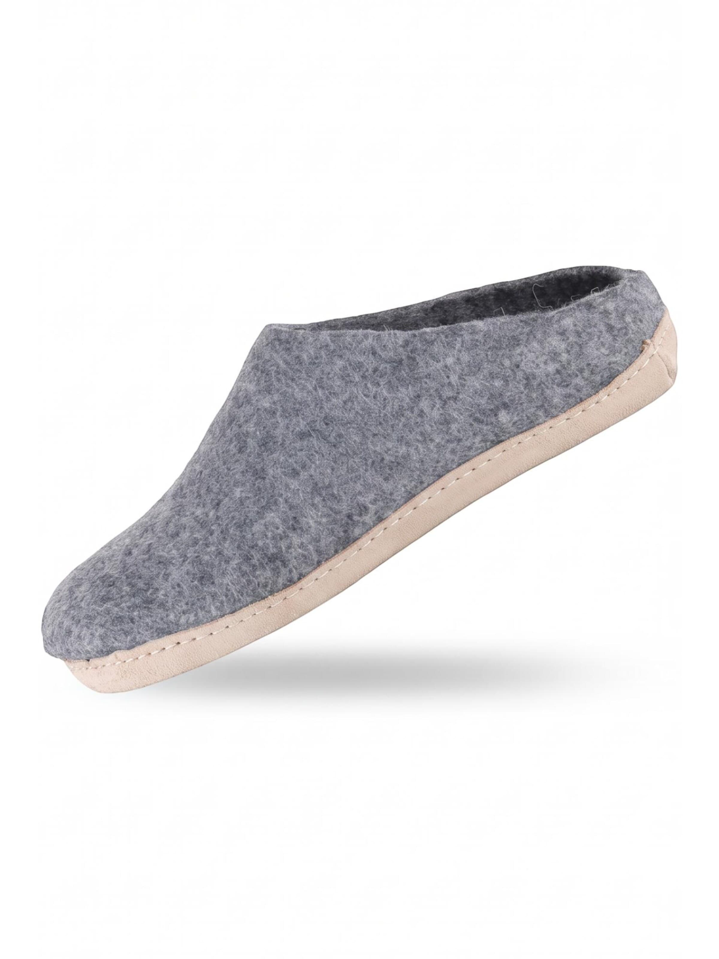 SHUS walk with nature Slip-in 'Uldtøffel (100% ren uld) - hjemmesko m/sål i skind - Dansk Design fra SHUS' i grå: framsida