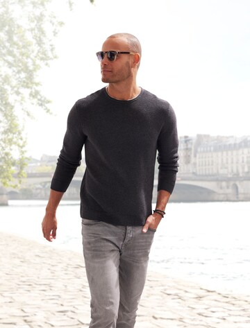 Authentic Le Jogger Sweater in Grey