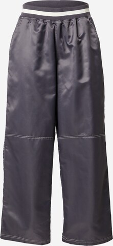 TOPSHOP - Loosefit Pantalón plisado en gris: frente