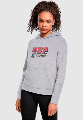 ABSOLUTE CULT Sweatshirt 'Stranger Thing-Caricature' in Grau: Vorderseite