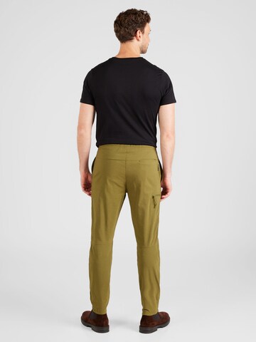 Tapered Pantaloni 'Kasper' de la MAKIA pe verde