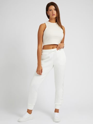 GUESS Zwężany krój Spodnie 'Allie' w kolorze biały