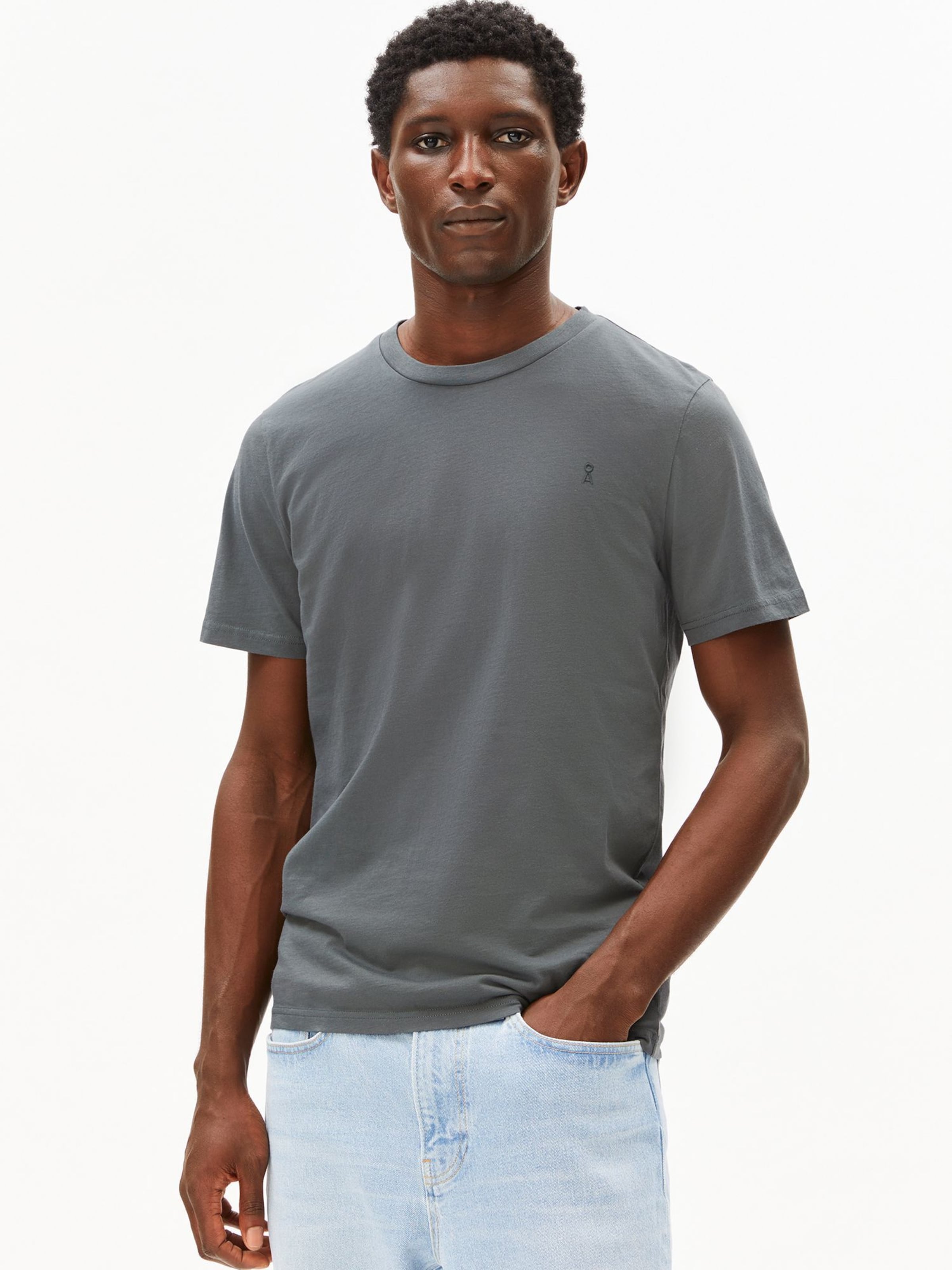 T-Shirt ARMEDANGELS en gris : devant