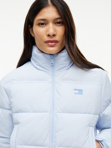 Tommy Jeans Přechodná bunda 'ESS' – modrá