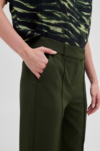 regular Pantaloni di b.young in verde