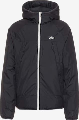 Nike Sportswear Between-Season Jacket in Black: front